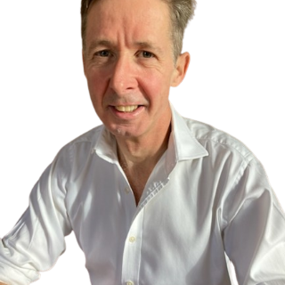 Headshot of Alex Creswell